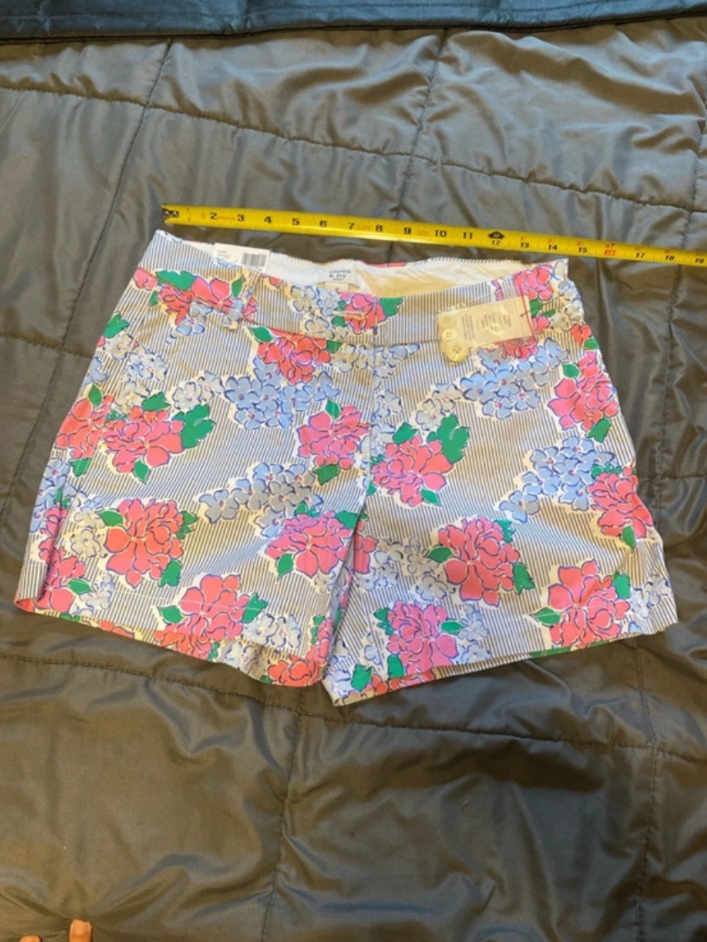 Crown & Ivy Caroline Floral Striped Women’s Shorts in Pink & blue size 4 petite